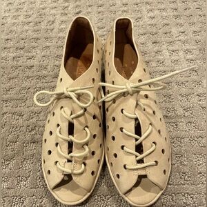 L'Amour Des Pieds shoes